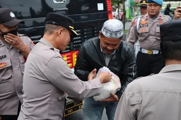 HUT Ke-71 Humas Polri, Polres Langsa Bagikan Sembako