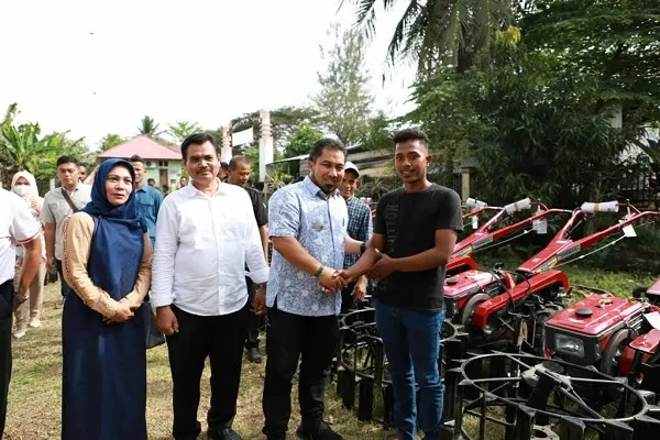 Puluhan Kelompok Tani Di Aceh Besar Terima Bantuan Alsintan