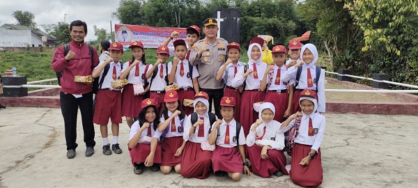 Perjuangan Guru Jason Saragih Jadi Motivasi Untuk Lebih Giat Belajar