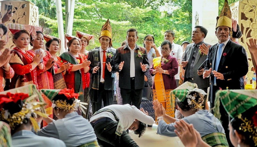 Bupati Simalungun Disambut Hangat Jemaat GKPS Pintu Air Simalingkar