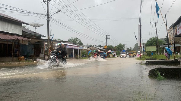 Hujan Deras, Jalan Negara Di Abdya Banjir