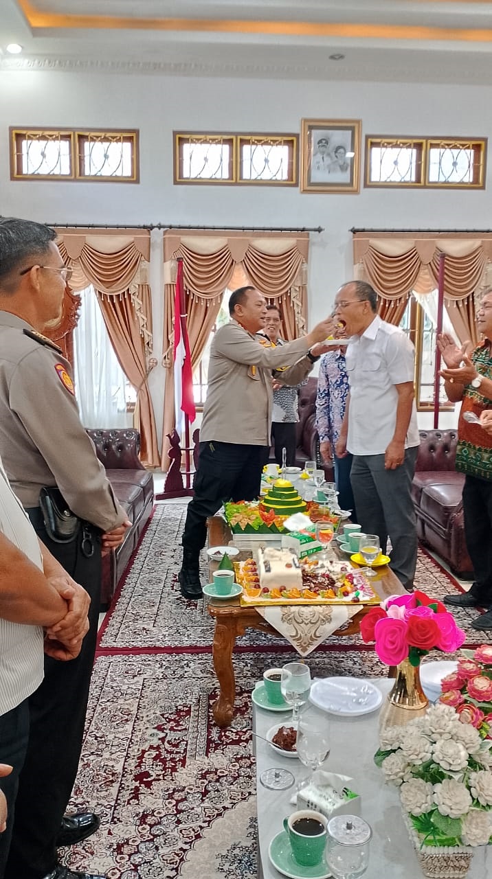 Kapolres Humbahas Suap Bupati Dosmar