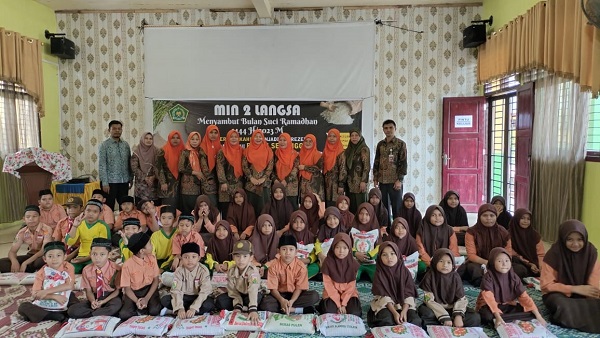 MIN 2 Langsa Salurkan 1,5 Ton Beras Untuk Fakir Miskin