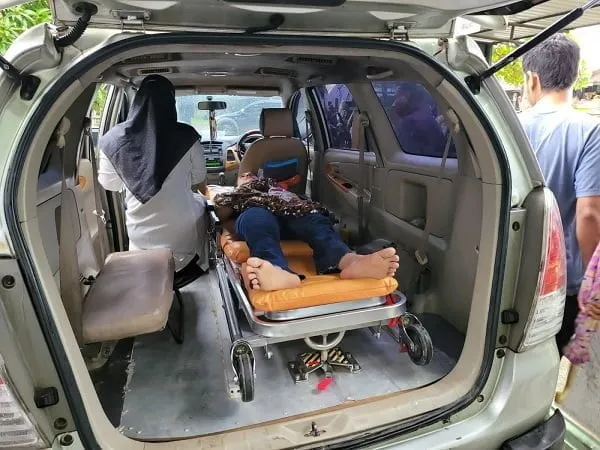 Elak Lubang, Warga Kritis Dihantam Mobil Di Aceh Timur