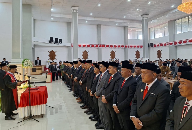 Musaitir - M Abdul Samad Jabat Ketua Dan Wakil Ketua Sementara DPRK Aceh Timur