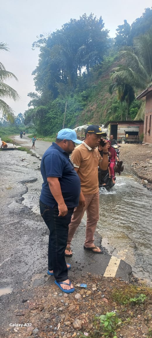 Jalan Rusak Parah Dikeluhkan Warga, Ini Jawaban Kadis PUPR Agara