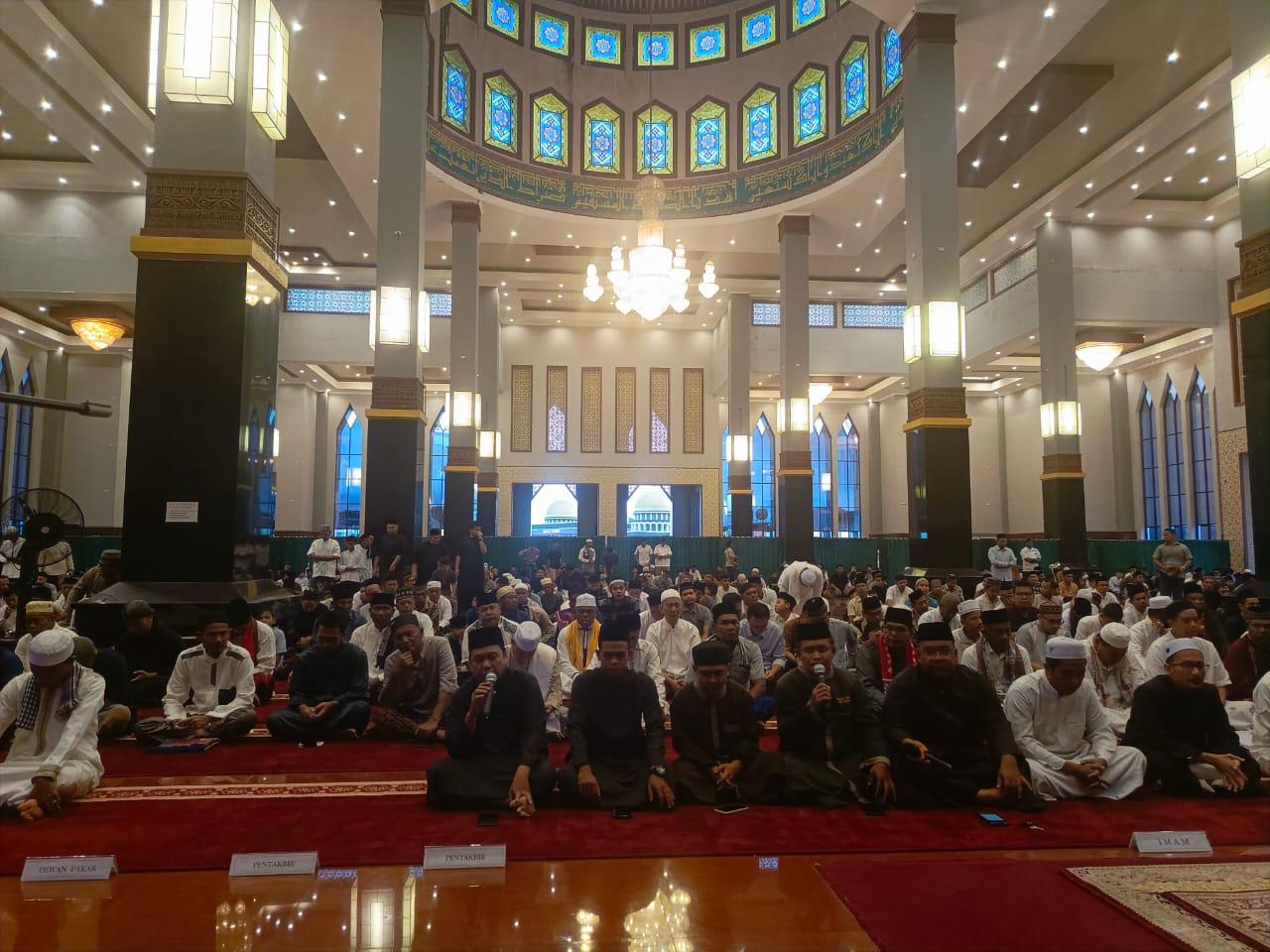 Sekda Yusrizal Laksanakan Shalat Idul Adha Di Masjid Agung At-Taqwa
