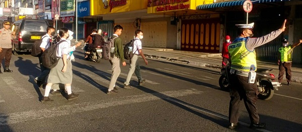 Layani Masyarakat, Polres P. Siantar Atur Rutinitas Di Tiap Simpang 