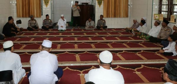 Kapolres Jumat Keliling Di Masjid P.Siantar