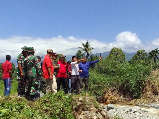 Bupati Agara Tinjau Lokasi TMMD Dan Abrasi Sungai Peseluk Pesimbe