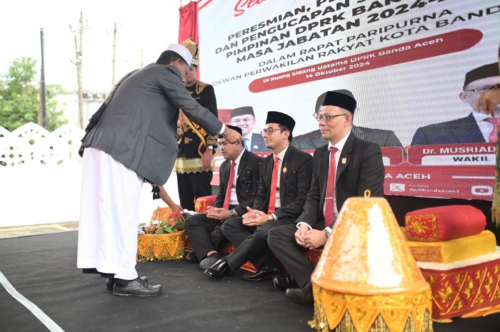 Usai Dilantik, Pimpinan DPRK Banda Aceh Dipeusijuek