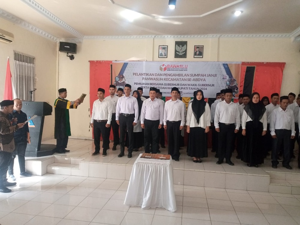 27 Panwaslihcam Abdya Diambil Sumpah