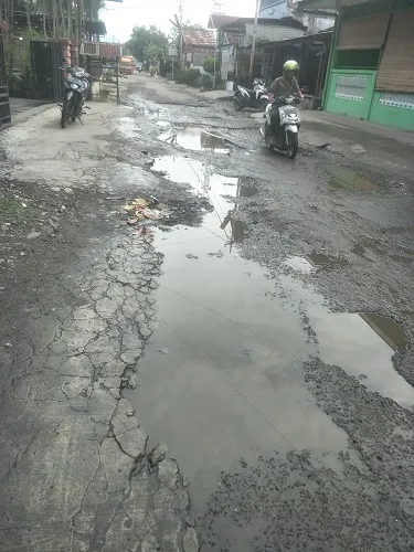 Ruas Jalan Di P. Brandan Mulai Rusak