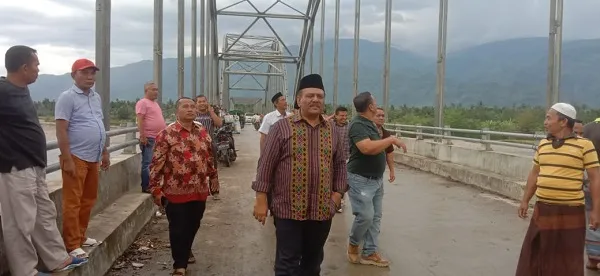 DPRA H. Ali Basrah Tinjau Jembatan Rangka Baja Silayakh