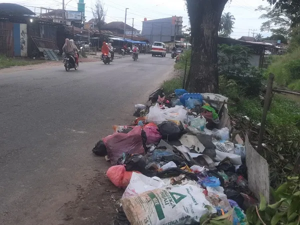 Sampah Panyabungan 'Manyomak'<br>Karena Keluarga Meninggal Dunia