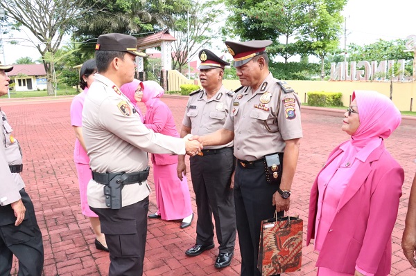 Kapolres Simalungun Pimpin Upacara Pelepasan Purnabakti Dan Kenaikan Pangkat Personel