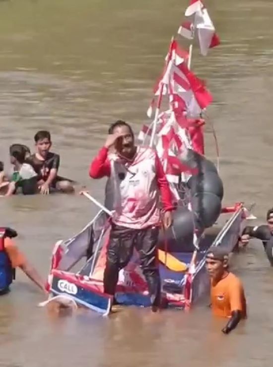 78 Peserta Ikuti Lomba Rakit Hias Meriahkan HUT RI Di Binjai