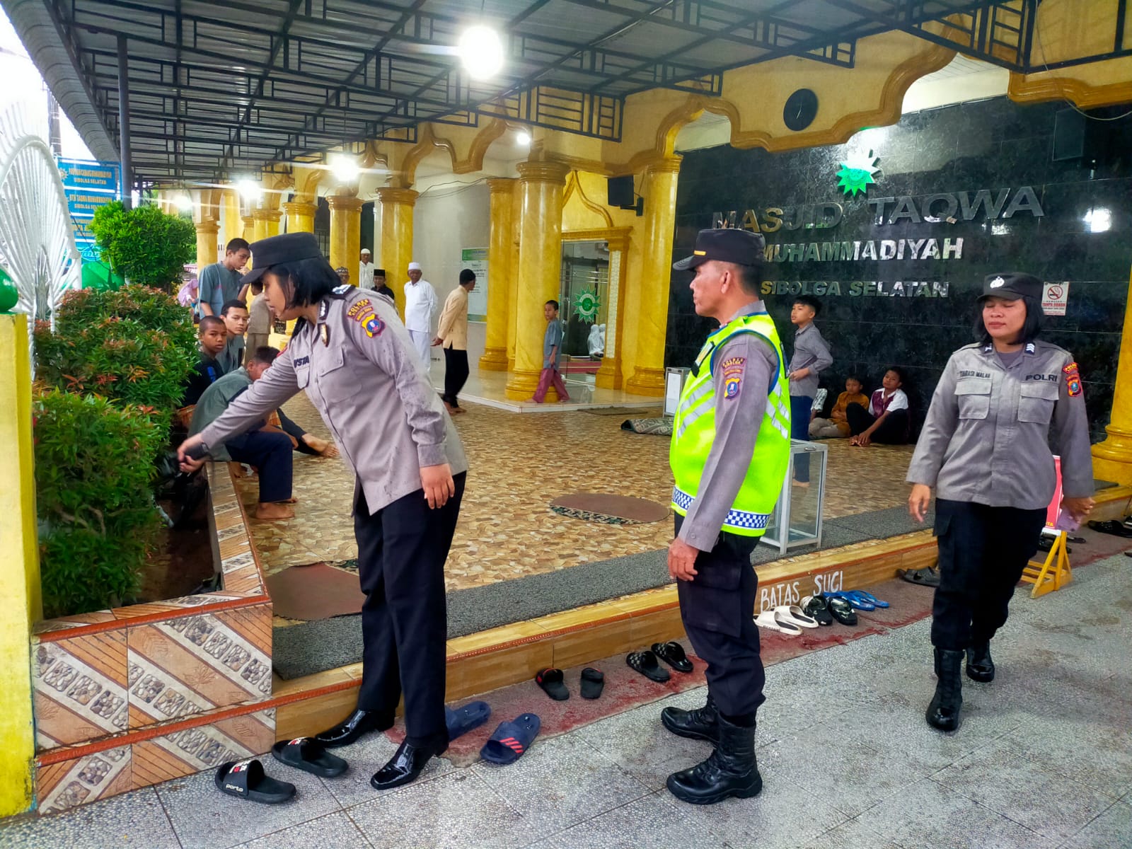 Personel Polres Sibolga Amankan Pelaksanaan Shalat Idul Adha 1445