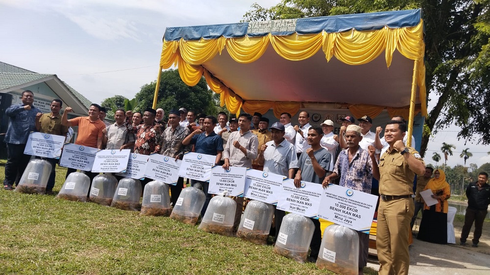 10 Poktan Terima Bibit Ikan Mas, Ini Pesan Ketua Komisi IV DPR RI