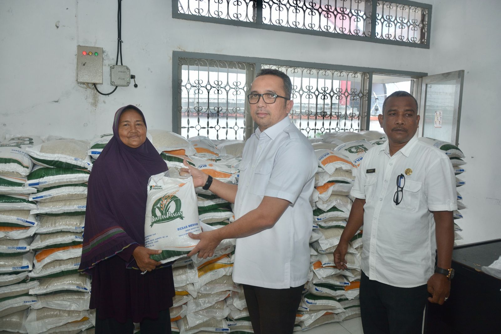 2179 KK Di Sabang Terima Bantuan Pangan Cadangan Beras Pemerintah