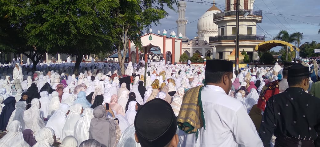 Hari Ini, Ribuan Pengikut Habib Muda Seunagan Shalat Idul Adha