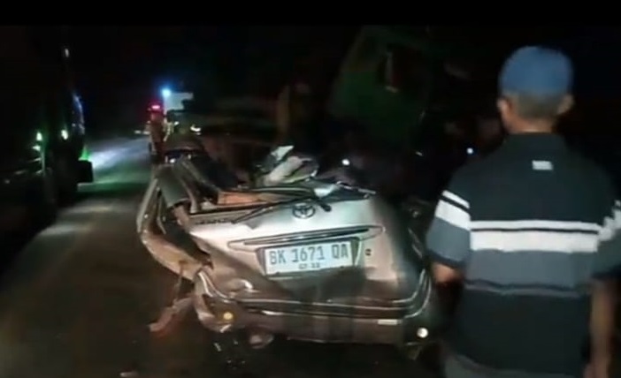 Minibus Ditimpa Peti Kemas, 3 Meninggal