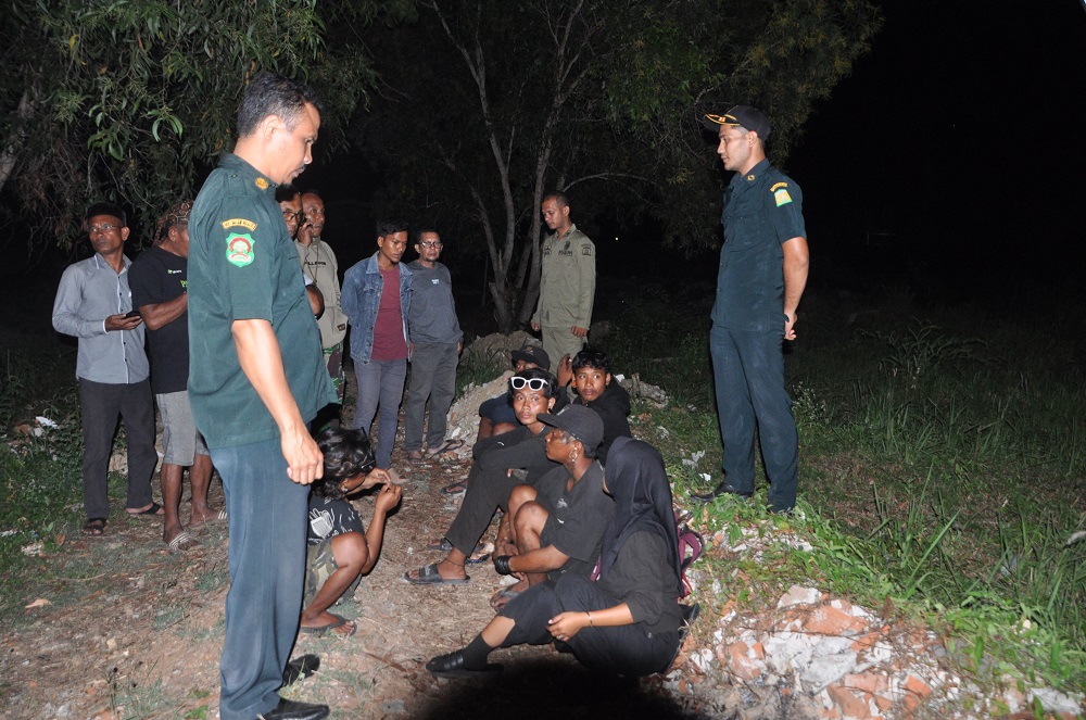 Satpol PP-WH Aceh Besar Tertibkan Gerombolan Anak Punk Dari Palembang