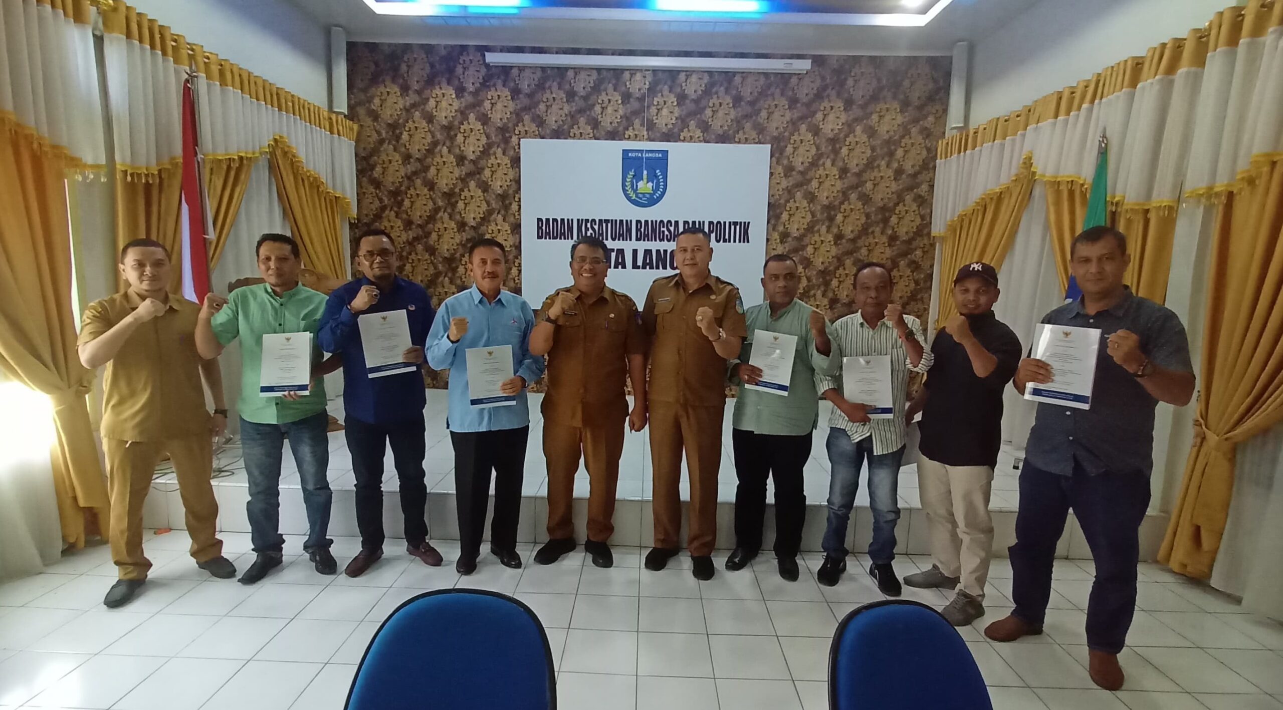 Kesbangpol Serahkan LHP BPK Partai Politik