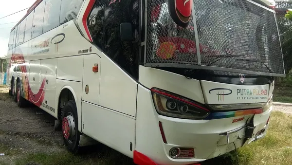 Dua Pelajar Tewas Disambar Bus Putra Pelangi Di Jalinsum Km 93/94