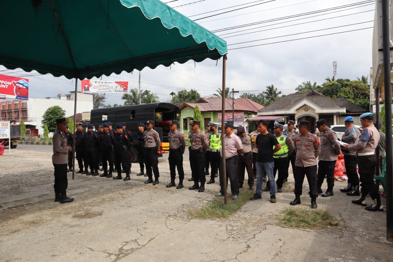 Polisi Kawal Sidang Pemeriksaan Dugaan Pelanggaran Pemilu Di Bawaslu Palas