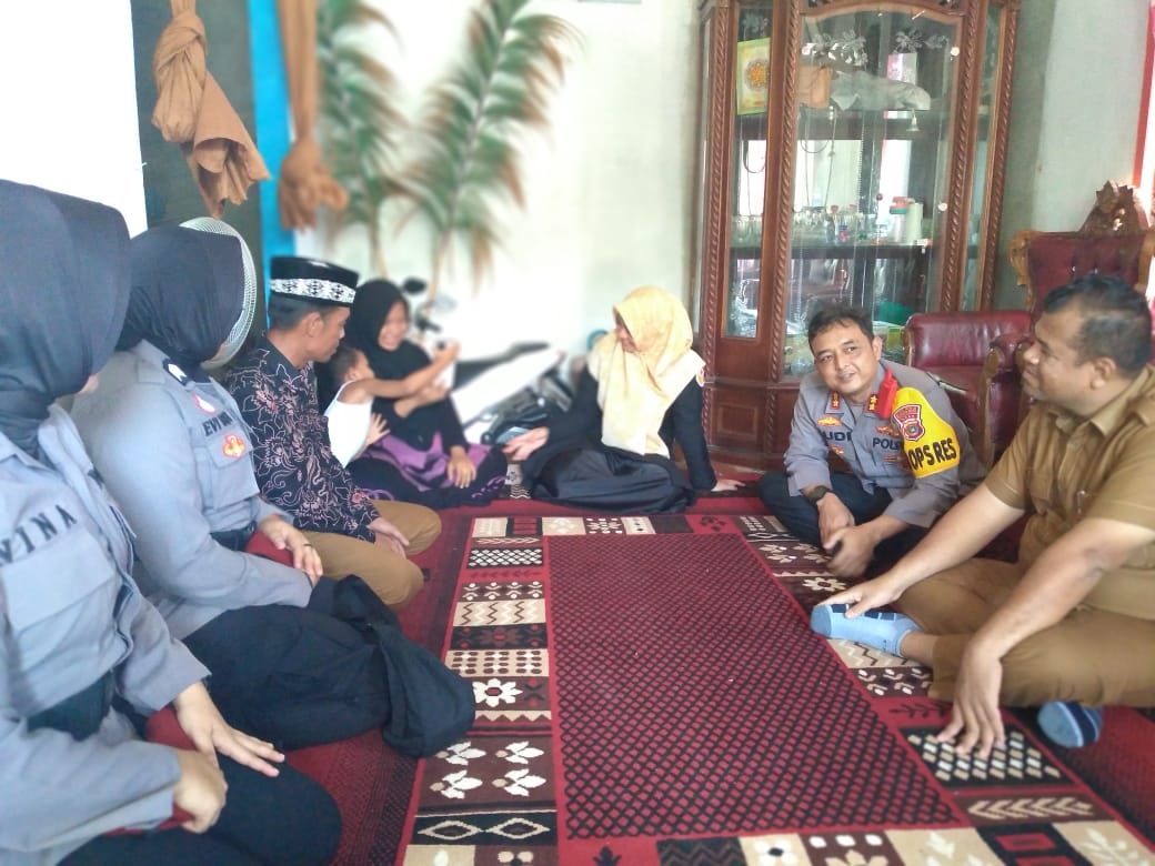 Kapolres, KIP Dan Panwaslih Kunjungi Ketua PPS Sakit 