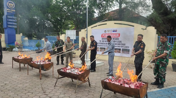 Bea Cukai Langsa Musnahkan 76.160 Rokok Ilegal