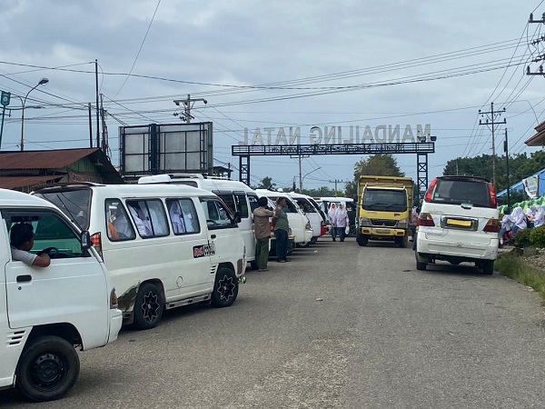 Angkot Parkir Sembarangan, Warga Madina Tersiksa