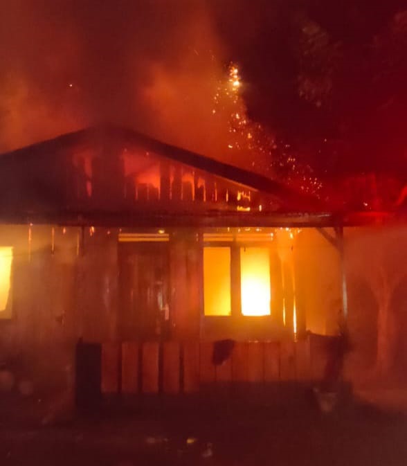 Rumah Kayu Musnah Terbakar Di Seulimum