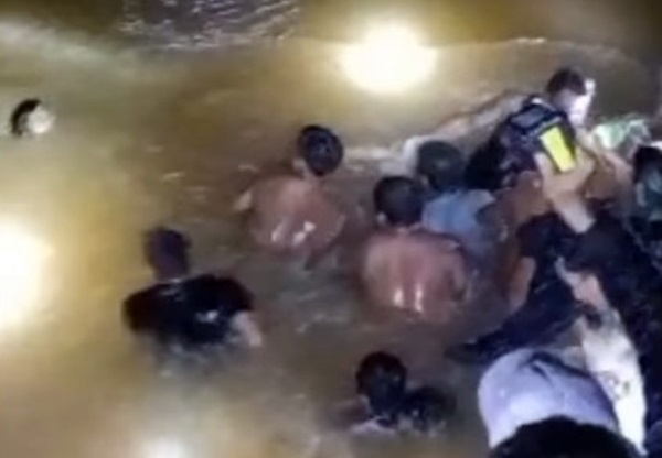 Viral, Warga Evakuasi IRT Tewas Diterkam Buaya