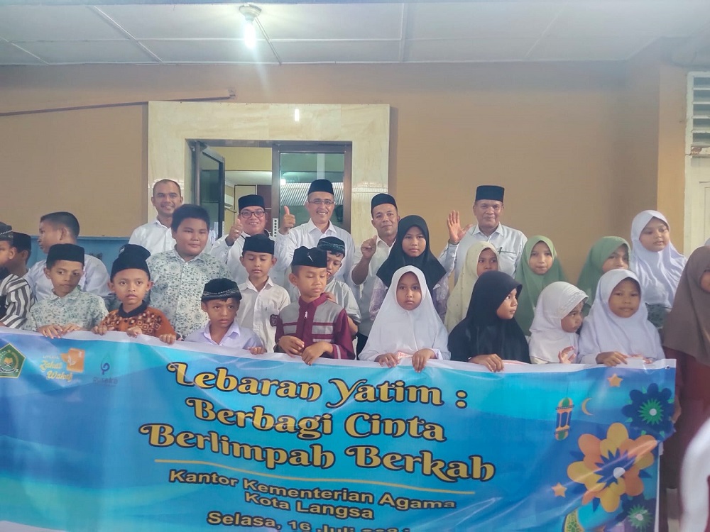 Kemenag Langsa Bagikan Seribu Paket Alat Sekolah Ke Anak Yatim