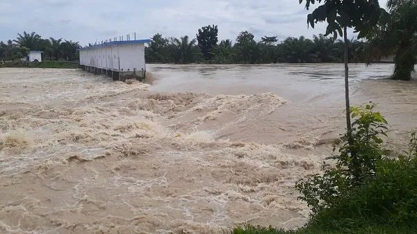 Sungai Dalu-dalu Meluap, Warga Khawatirkan Tanggul Jebol