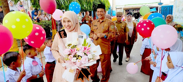 Bunda PAUD Pidie Pantau Hari Pertama Masuk Sekolah