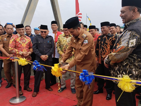 Pj Bupati Agara Resmikan Jembatan Silayakh