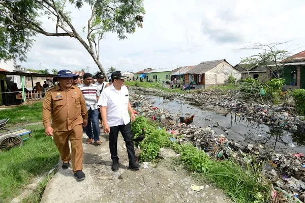 Tanggap Banjir, Bupati Batubara Tinjau Kondisi Drainase