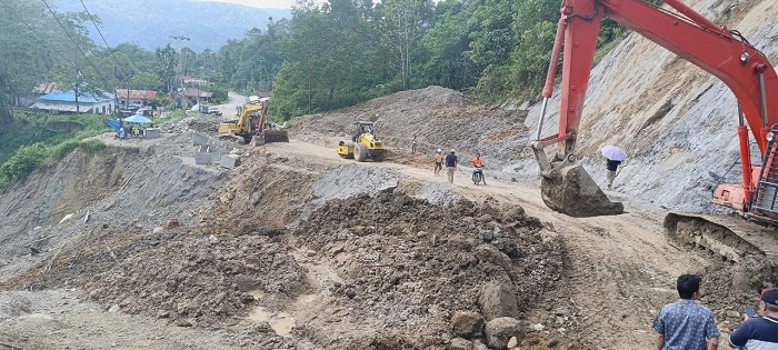 Perbaikan Jalan Batu Jomba Terus Diupayakan