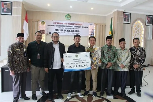 Ahli Waris Jamaah Haji Aceh Wafat Di Pesawat Terima Santunan Extra Cover Rp125 Juta