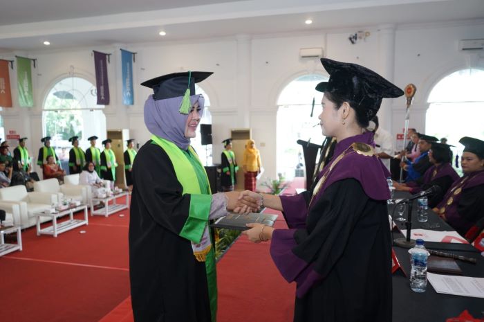 Siti Hukamah Kapus Biak Muli Agara Raih Magister Kesehatan Masyarakat