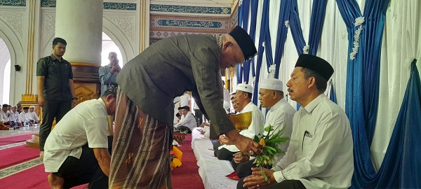 Ulama Kharismatik Aceh Peusijuek 448 Calhaj Aceh Utara