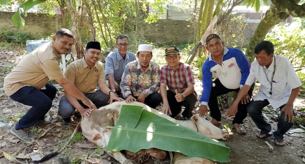 PWI Deliserdang Bagikan Puluhan Daging Kurban Kepada Anggota Dan Masyarakat