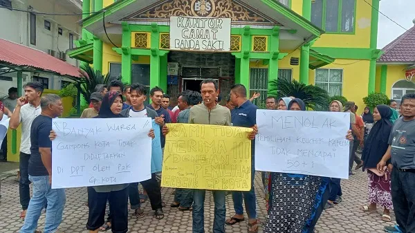 Pilkades Kampung Kota Lhokseumawe Dinilai Curang, Warga Demo Ke Kantor Camat