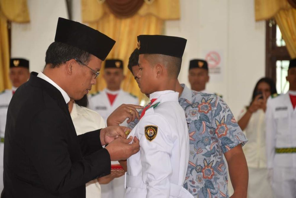 Dosmar Kukuhkan Paskibraka Humbahas
