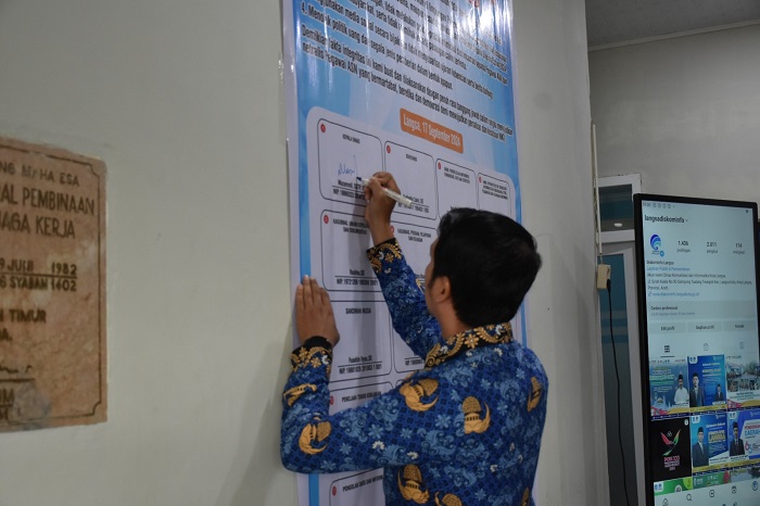 Netralitas Pilkada, ASN Dan PPPK Diskominfo Tanda Tangani Pakta Integritas