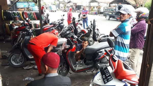 Puluhan Kendaraan Mogok Usai Isi Pertamax Bercampur Air Di SPBU Sungai Lueng Langsa