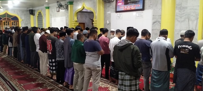 Hari Pertama Tarawih, Ratusan Umat Islam Penuhi Masjid Raya Taqwa Parapat